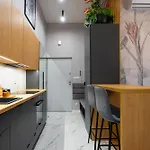 Luksusowy W Samym Centrum Miasta Z Ogromnym Tarasem דירה